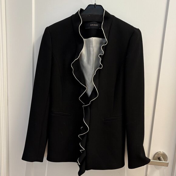Chic Zara Black Blazer - Picture 1 of 3
